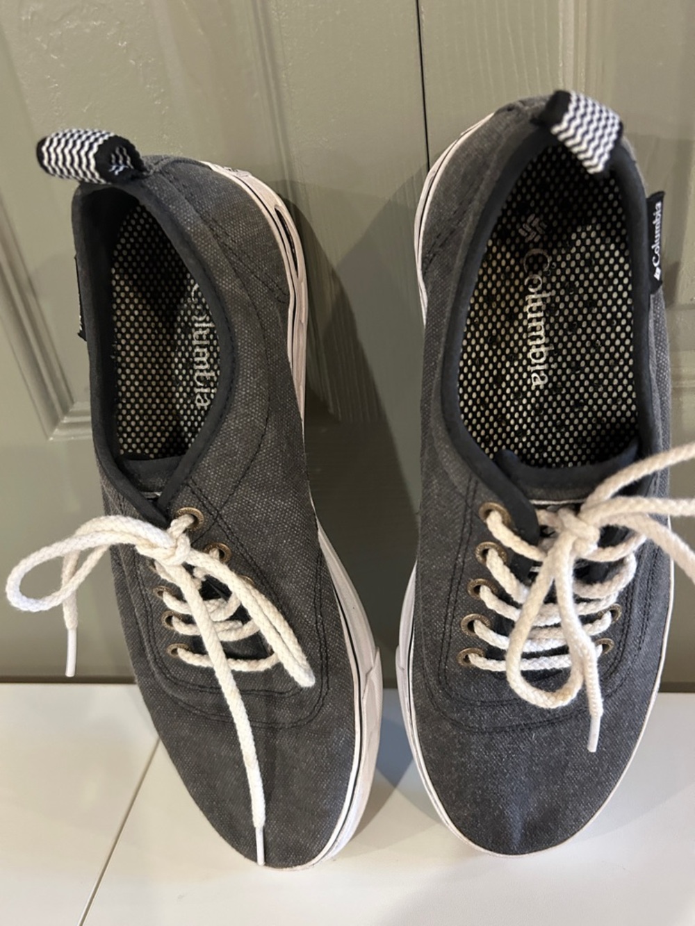 Columbia Men's Charcoal Gray Canvas Low-Top Sneakers with White Laces